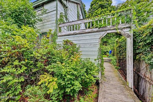 219 Willow Ave, Honesdale, PA, 18431-1109 | Card Image