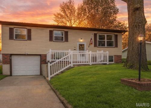 702 Saint Anthony Dr, Godfrey, IL, 62035-2146 | Card Image