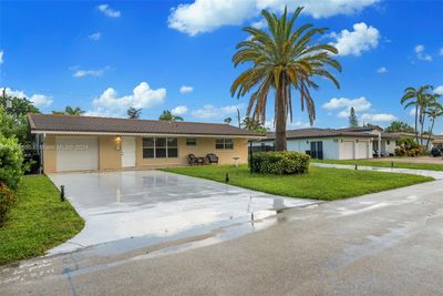 2711 Ne 52nd Ct, House other with 2 bedrooms, 2 bathrooms and null parking in Lighthouse Point FL | Image 2