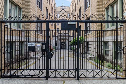 apt-412-120 Seward St, Detroit, MI, 48202-4447 | Card Image