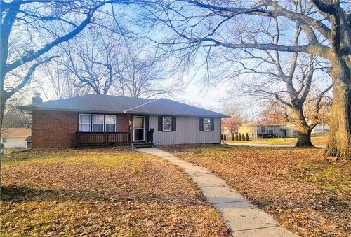 814 N Yuma Avenue, Independence, MO, 64056 | Card Image