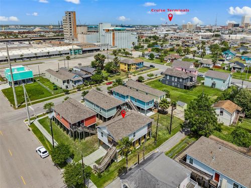 710 35th St, Galveston, TX, 77550-1205 | Card Image