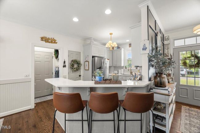 dining area | Image 20