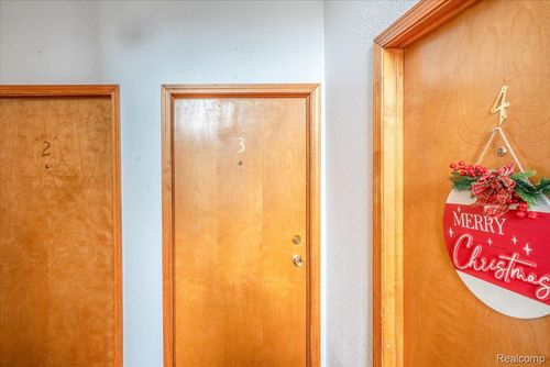 9714 Sawgrass Ct, Van Buren Township, MI, 48111-6428 | Card Image