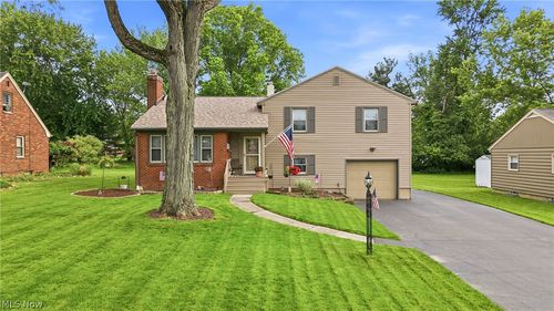 773 Wildwood Dr, Youngstown, OH, 44512-3242 | Card Image