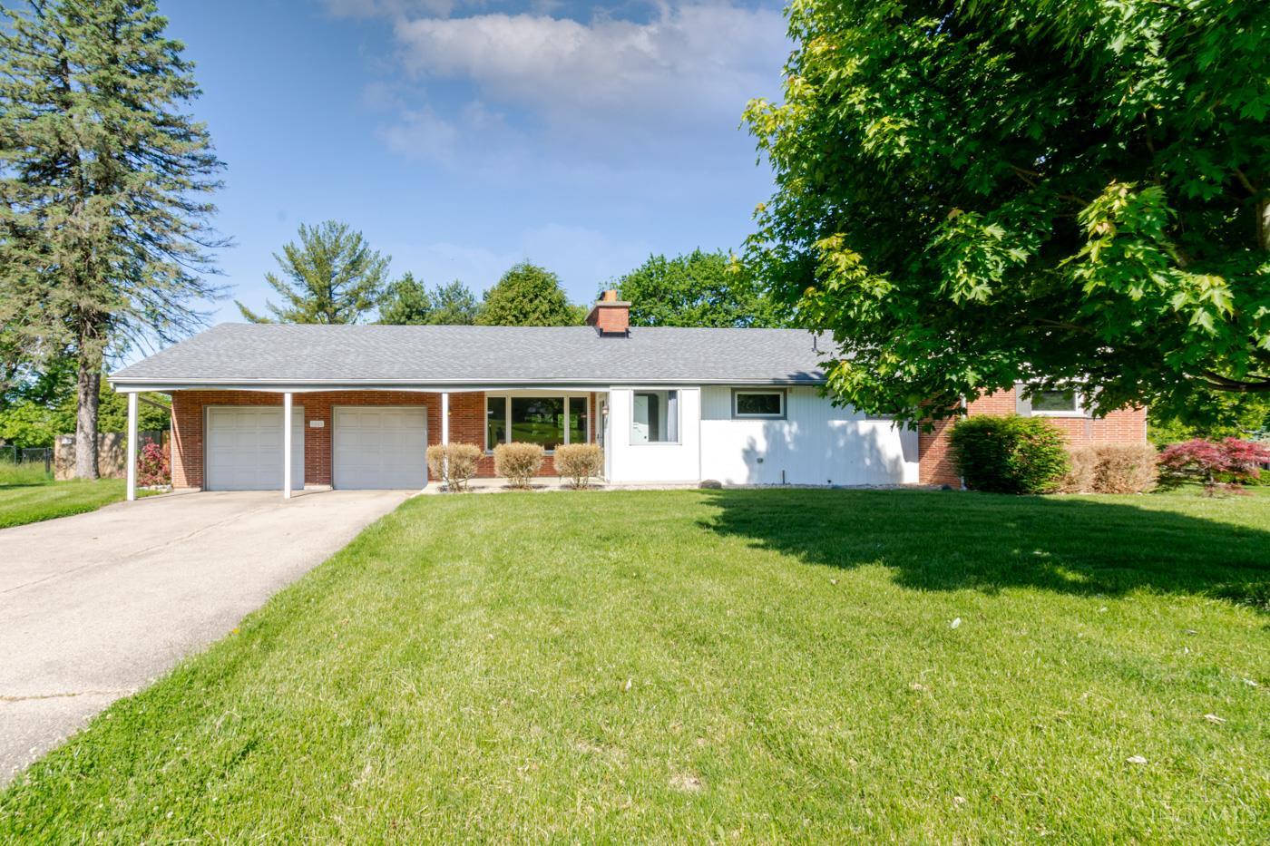 Residential in Sugarcreek Twp