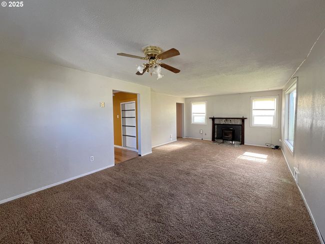 Living Room-Ceiling Fan | Image 17