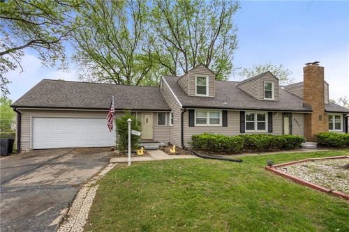 2111 Lombardy Dr, Kansas City, KS, 66102-4133 | Card Image