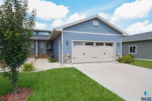 2714 E Sunburst Dr, Brandon, SD, 57005-6715 | Card Image