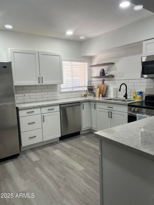 c104-353 E Thomas Rd, Phoenix, AZ, 85012-3241 | Card Image