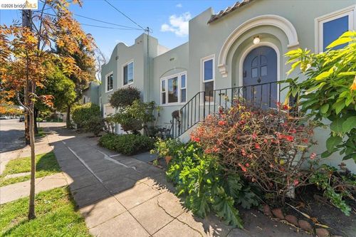 2144 Curtis St, Berkeley, CA, 94702 | Card Image