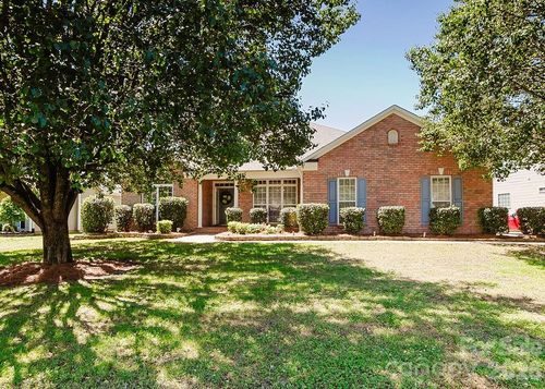 574 Surry Trace Cir Nw, Concord, NC, 28027-5220 | Card Image