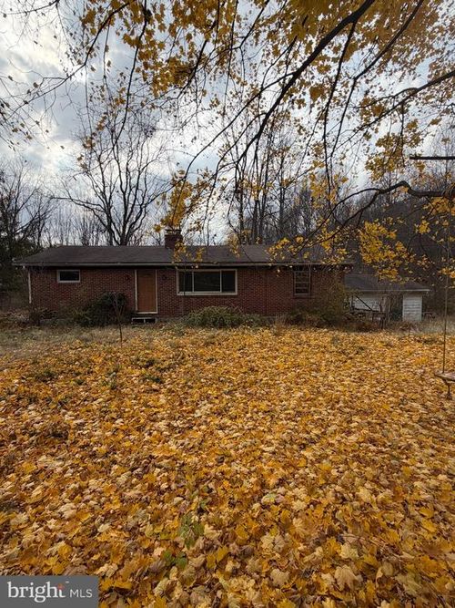 3963 Fissels Church Rd, GLEN ROCK, PA, 17327-8702 | Card Image