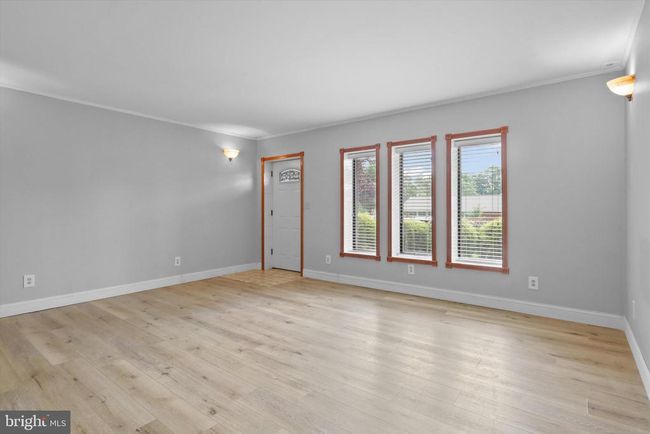 5806 Craig St, House other with 4 bedrooms, 2 bathrooms and null parking in SPRINGFIELD VA | Image 6