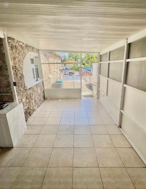 b-1922 Nw 4th St, Miami, FL, 33125-3415 | Card Image