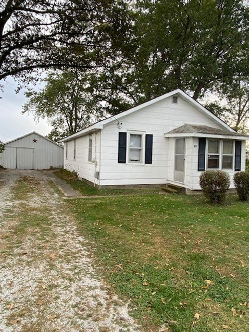 105 W Kagay Ave, Effingham, IL, 62401-2754 | Card Image