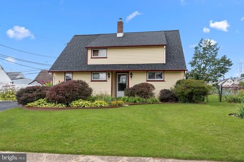 67 Greenbrier Rd, LEVITTOWN, PA, 19057-3305 | Card Image