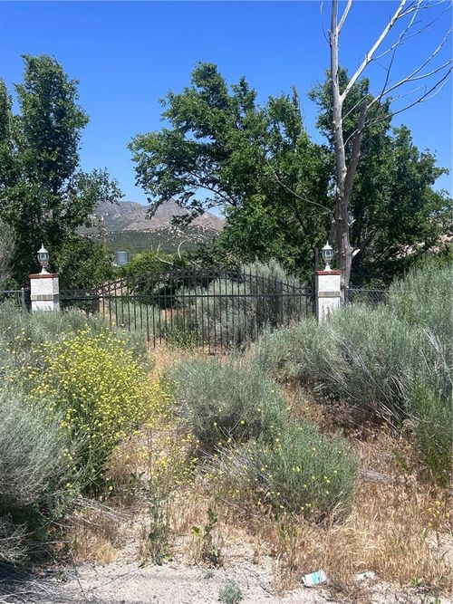 5065 Us Highway 138, Phelan, CA, 92371-8815 | Card Image