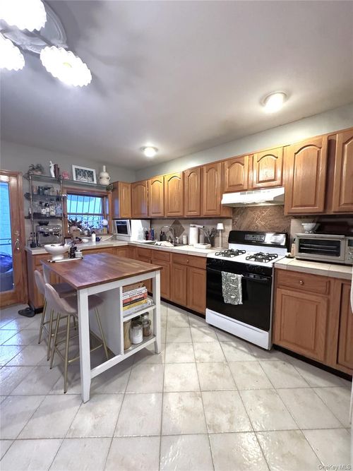 396 Graham Ave, Brooklyn, NY, 11211-2424 | Card Image