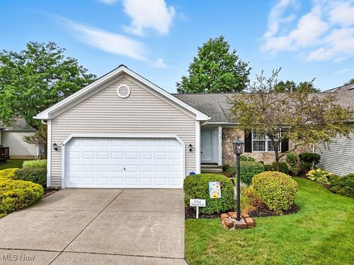 8764 Stuart Ln, Northfield, OH, 44067-3404 | Card Image