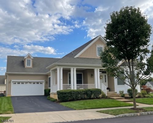 31 Falcon Way, Washington, NJ, 07882-4092 | Card Image