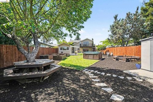2092 Casa Grande St, Benicia, CA, 94510-2309 | Card Image