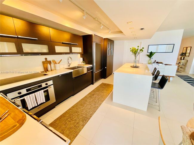 APT-11B - 881 Ocean Dr, Condo with 2 bedrooms, 2 bathrooms and null parking in Key Biscayne FL | Image 29