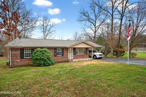 30 Oak St, Crossville, TN, 38555-5969 | Card Image