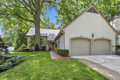 7930 Bristol Ct, Prairie Village, KS, 66208-5220 | Card Image