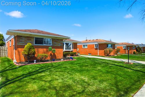 30725 Whittier Ave, Madison Heights, MI, 48071-2001 | Card Image
