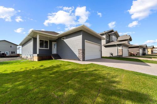 7501 38a Ave, Camrose, AB, T4V5E3 | Card Image