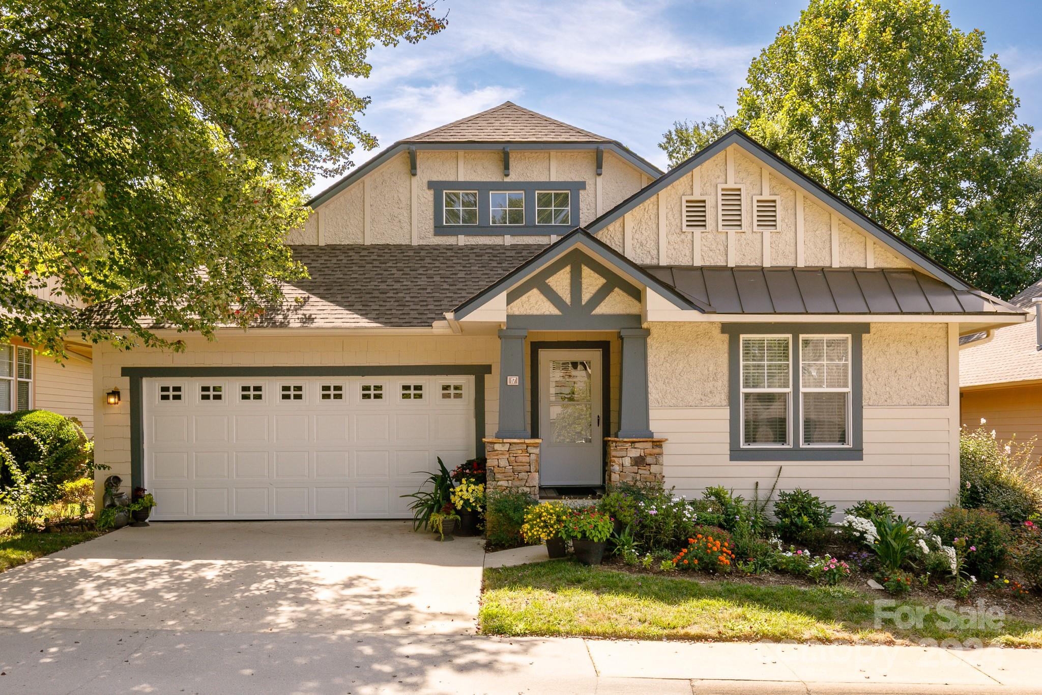 Gray Wolf Ln, Hendersonville, NC 28792