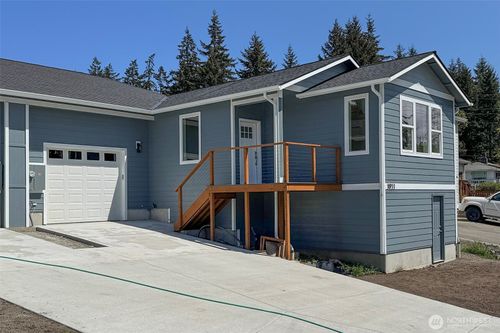 1911 W 10th St, Port Angeles, WA, 98363-5001 | Card Image