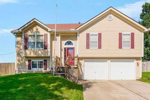 11805 E 213th Ct, Peculiar, MO, 64078-6103 | Card Image