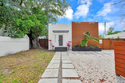 570 Nw 48th St, Miami, FL, 33127-2463 | Card Image