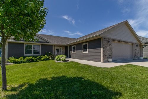 1933 Lexington Ln, North Mankato, MN, 56003-4271 | Card Image