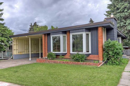 4315 Charleswood Dr Nw, Calgary, AB, T2L2E3 | Card Image