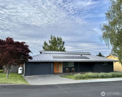 220 6th St, Langley, WA, 98260-9623 | Card Image