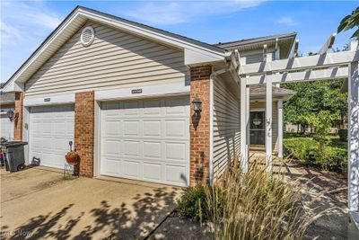 15588 Foxglove Lane, Townhouse with 2 bedrooms, 1 bathrooms and null parking in Middleburg Heights OH | Image 2