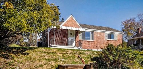 813 Alberta Dr, West Mifflin, PA, 15122-3203 | Card Image