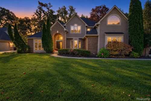 2282 Sandlewood Dr, White Lake, MI, 48383-3928 | Card Image