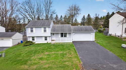 8441 Transit Ln, Baldwinsville, NY, 13027-9432 | Card Image