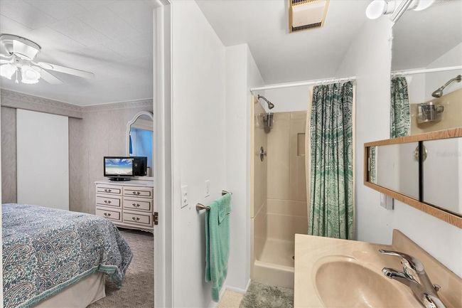 Primary Bathroom | Image 15