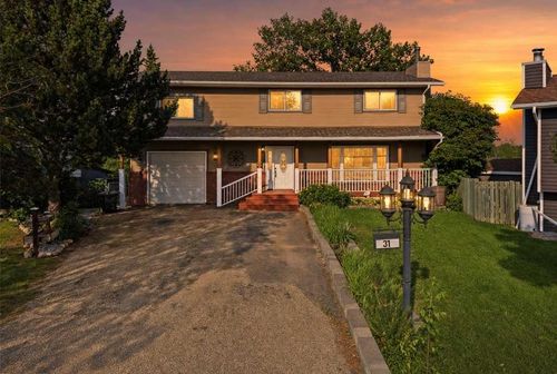 31 Willow Cres, Lacombe, AB, T4L1V3 | Card Image