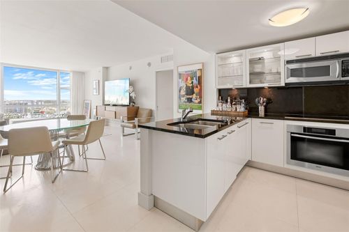 1401-6801 Collins Ave, Miami Beach, FL, 33141-3243 | Card Image