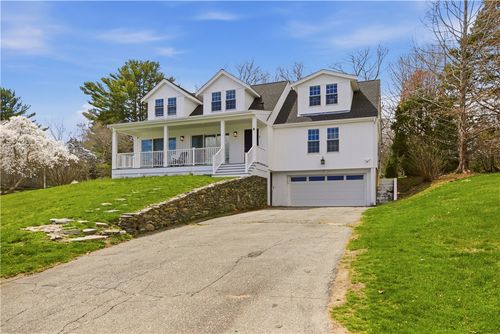 3 Baldwin Rd, Middletown, RI, 02842-5301 | Card Image