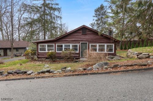 15 Cliff Rd, West Milford, NJ, 07480-1462 | Card Image