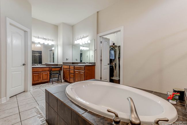 21903 Roan Blf, House other with 6 bedrooms, 5 bathrooms and null parking in San Antonio TX | Image 20