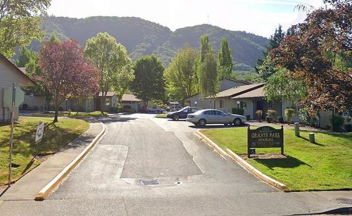 1465 Ne 10th St, Grants Pass, OR, 97526-1300 | Card Image