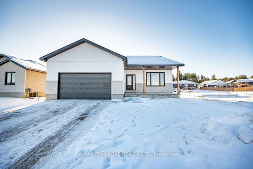 18 Durant St, Petawawa, ON, K8H0G2 | Card Image